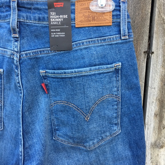 NWT Levi’s 721 High Rise Distressed Skinny Jean - Picture 8 of 8